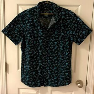 Men’s Apt 9 Short Sleeve Button Up Shirt - Blue Leaves Print Suze Medium